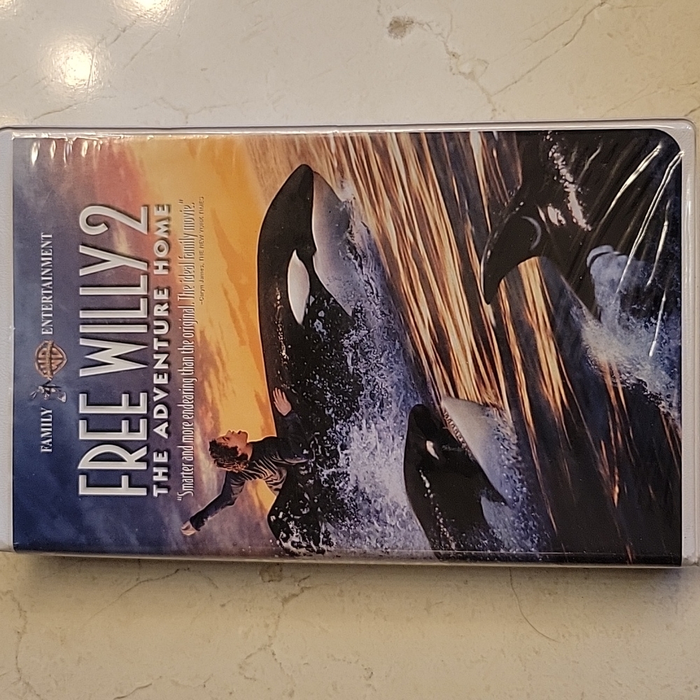 Warner Bros Family Entertainment Free Willy 2 VHS Tape